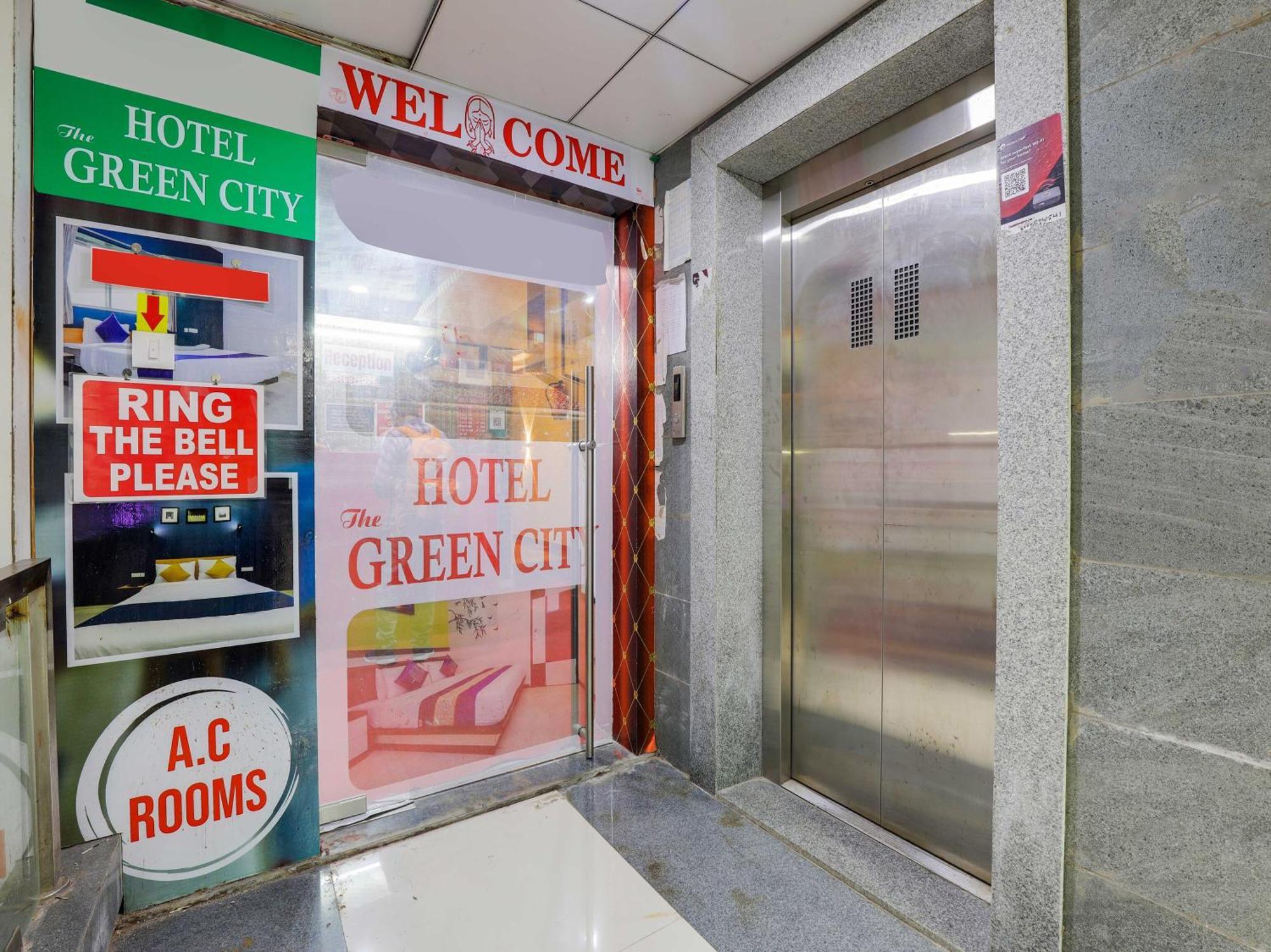 Hotel O Green City Szúrat Kültér fotó