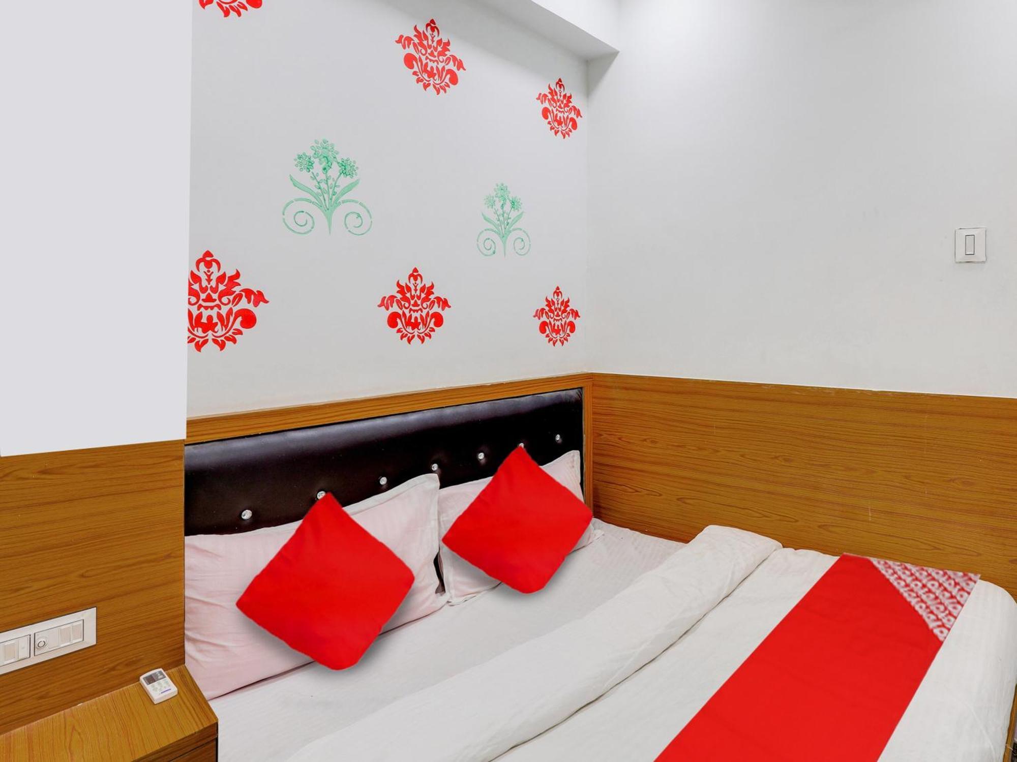Hotel O Green City Szúrat Kültér fotó